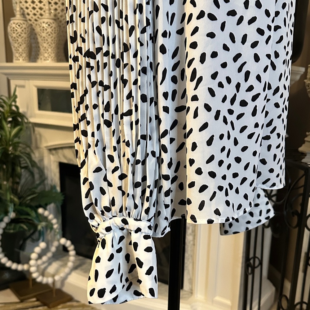 Carolina Belle Black and White Patterned Blouse - Picture 3 of 5